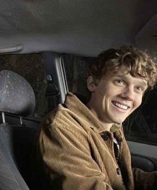 ShellyLahey's tweet image. Feral girlfriend and her pretty boyfriend