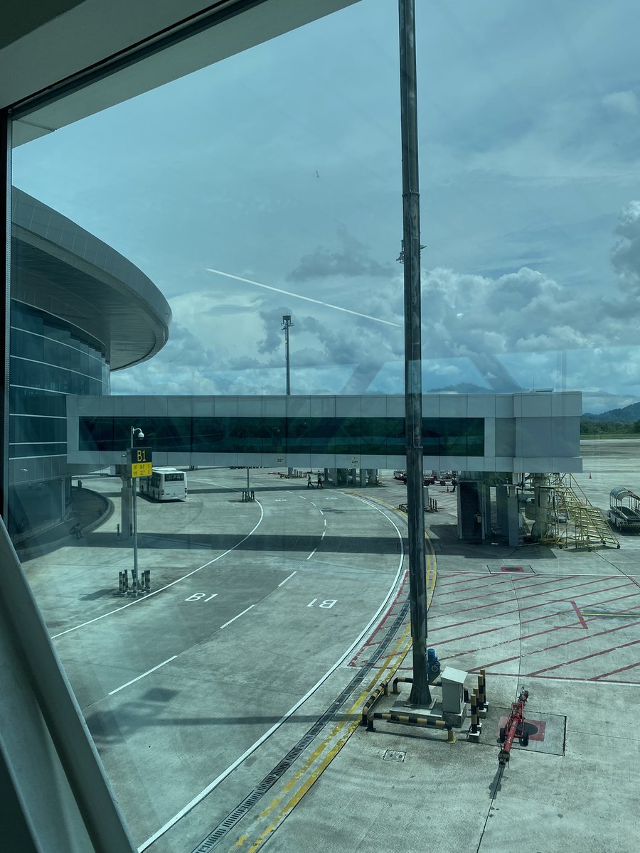 mekdipnaspesial's tweet image. touchdown ujung pandang ✨