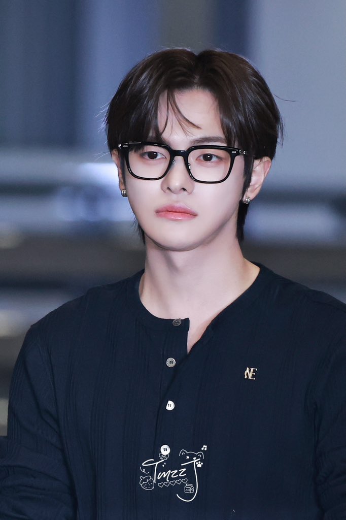데니 tweet media