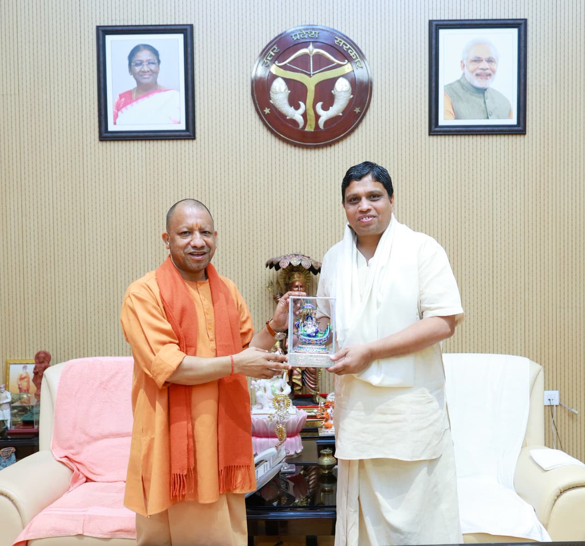 मुख्यमंत्री श्री <a href="/myogiadityanath/">Yogi Adityanath</a> जी महाराज से आज लखनऊ में पतंजलि आयुर्वेद लिमिटेड के प्रबंध निदेशक व पतंजलि योगपीठ हरिद्वार के co-founder आचार्य बालकृष्ण जी ने शिष्टाचार भेंट की।

<a href="/Ach_Balkrishna/">Acharya Balkrishna</a>