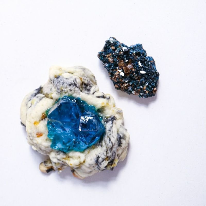 ウサギノネドコ東京店に結晶ロックケーキが入荷しました！蛍石・燐灰石