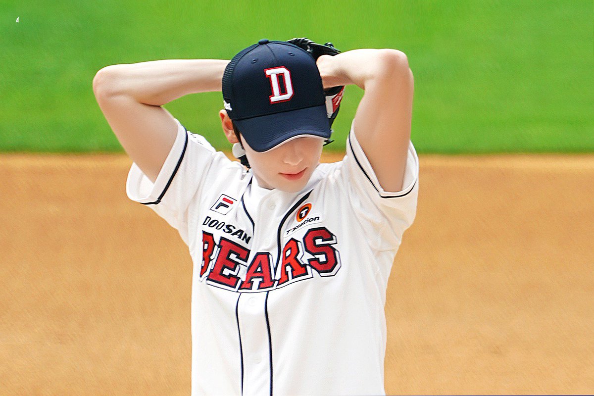 O9O8_'s tweet image. 민현 시구 또 보고싶어요 진짜루