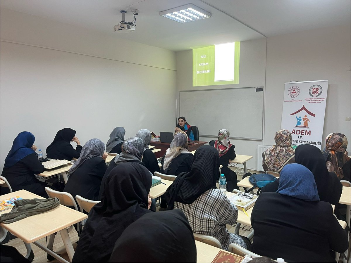 TC_sancaktepe's tweet image. 🔷️Sancaktepe’de Kadınlara Yönelik “Aile Yaşam Becerileri” Eğitimi Düzenlendi

📌Sancaktepe Kaymakamlığı Aile Destek Merkezi (ADEM) tarafından yürütülen aile eğitimi çalışmaları kapsamında, Mahşeker Kur’an Kursu’nda kadınlara yönelik “Aile Yaşam Becerileri” eğitimi…