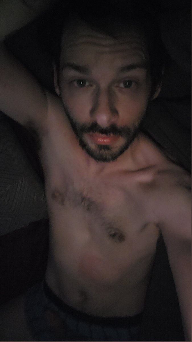 Mikeylewcando's tweet photo. If I get 1000 followers I'll start an only fans 😅 https://t.co/7PEIe0gV9g