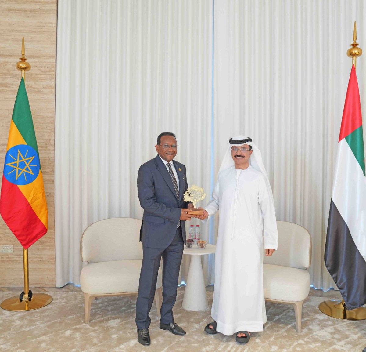 JemalBeker1's tweet image. Great meetin with H.E. Sultan Ahmed Bin Sulayem, Chairman &amp;amp; CEO of DP World in Dubai!

I conveyed Ethiopia’s full commitment to providing an enabling environment for DP World’s continued expansion in our country and the wider Horn of Africa. H.E. Sultan reaffirmed DP World’s…