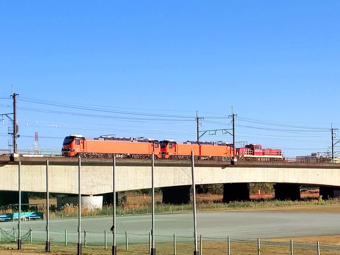 MsLABO6's tweet image. 台湾鉄路E500型電気機関車
日向ぼっこしてたら、突然に！