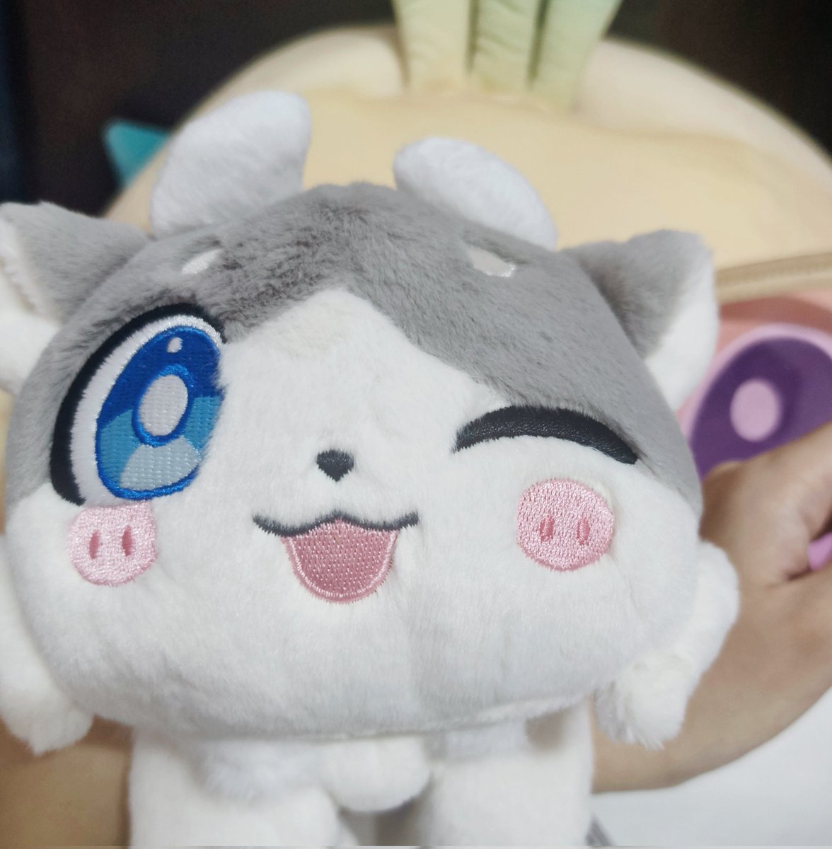 having this evil thing wrapped around my wrist is... Strangely comforting ngl