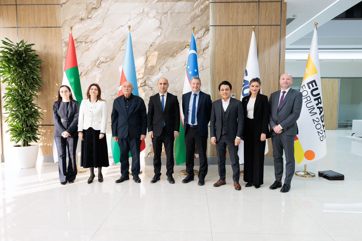 Özbəkistanın Daşkənd şəhərinə səfər çərçivəsində Mərkəzi Asiya Universitetini də ziyarət etdik.  
 
Eyni zamanda “Quacquarelli Symonds” (QS) qlobal reytinq agentliyinin təsisçisi və prezidenti Nuntsio Kvakvarelli ilə ali təhsil müəssisələrimizin beynəlxalq rəqabət qabiliyyətinin