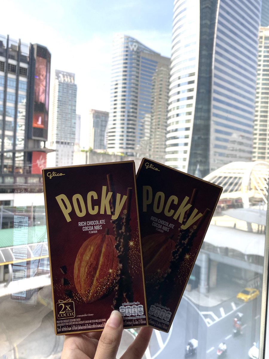 nissaraiii's tweet image. ตำตามน้องขุนมาแล้วค้าบบบ
ขอตัวไปฟินกับ PockyRichChocolate ก่อนงับบ

#KHUNPOL #Pocky 
#PockyRichChocolate
#BUSbecauseofyouishine