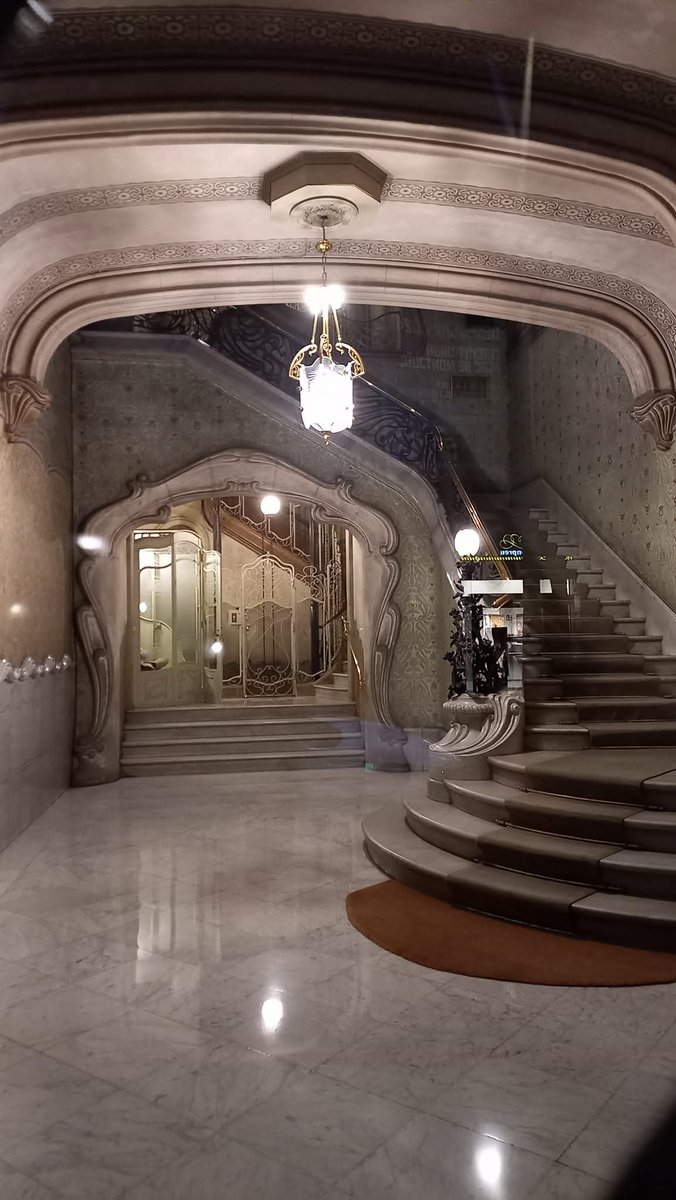 Passejant per Barcelona. 
Eixample. Vestibuls monumentals. #Barcelona #bcn #descobrirbcn #eixample