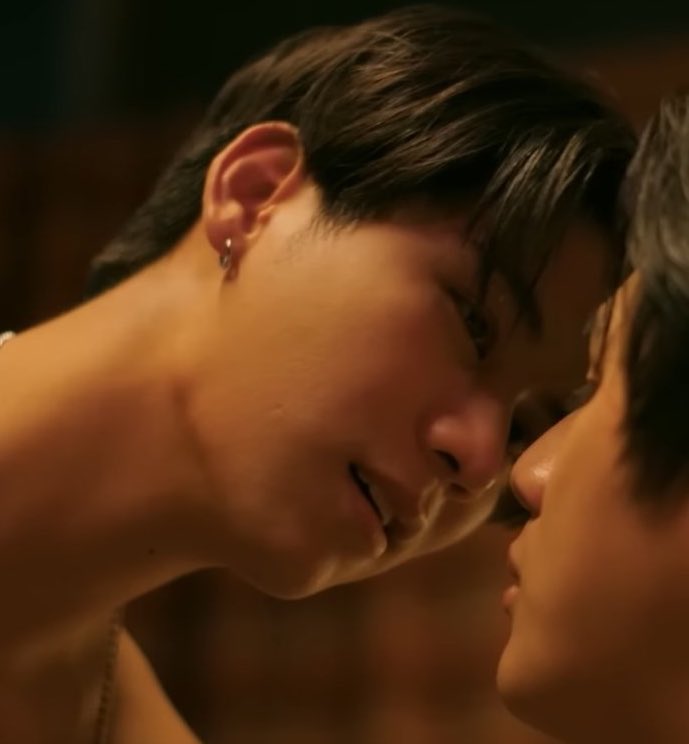 scrunklyyok's tweet image. thank you that summer and my professional boyfriend for giving us satang playing a confident power bottom/switch☝️