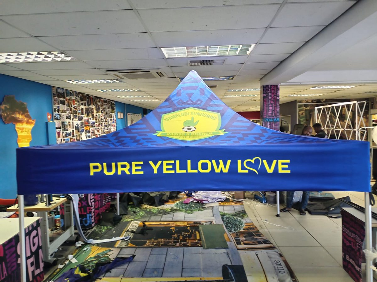 TMokaiwa's tweet image. KAGISO II BRANCH 

Enhancing branch visibility through uniquely designed branch branding. Growing @Masandawana brand requires serious ground work #PureYellowLove #AreyengMasandawana