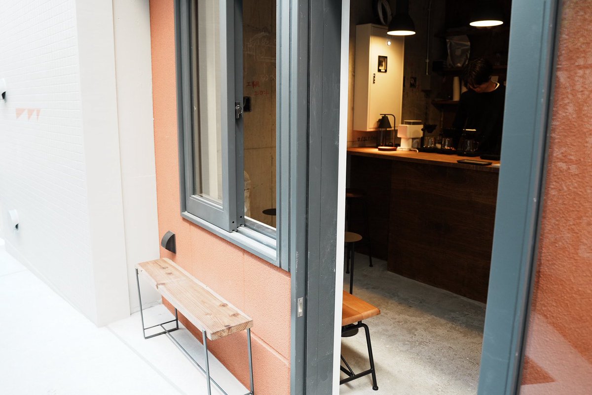 1414coffee's tweet photo. 渋谷2号店は並木橋の近くです。
現在はプレオープン期間中で、ハンドドリップおよびラテを500円にて提供させていただきます！ https://t.co/TPkYLX5HAi