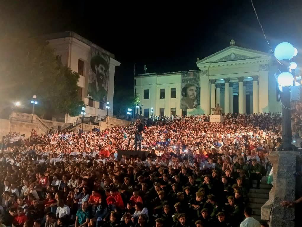 JuanCarlosMars3's tweet photo. Cuban President @DiazCanelB joins thousands of young people on the University of Havana for a tribute concert dedicated to the historic leader of the Cuban Revolution #FidelForever #OneHundredYearsWithFidel https://t.co/JqkxCimDc5