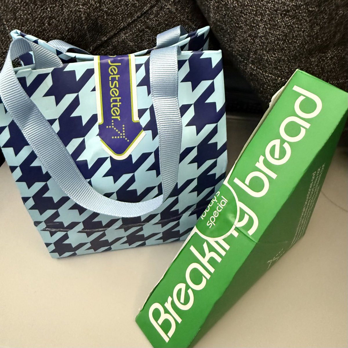 akekick's tweet image. インドの航空会社IndiGoの機内食はちょっとかわいい

ベジタリアンかどうかや、ビリヤニなども選べる