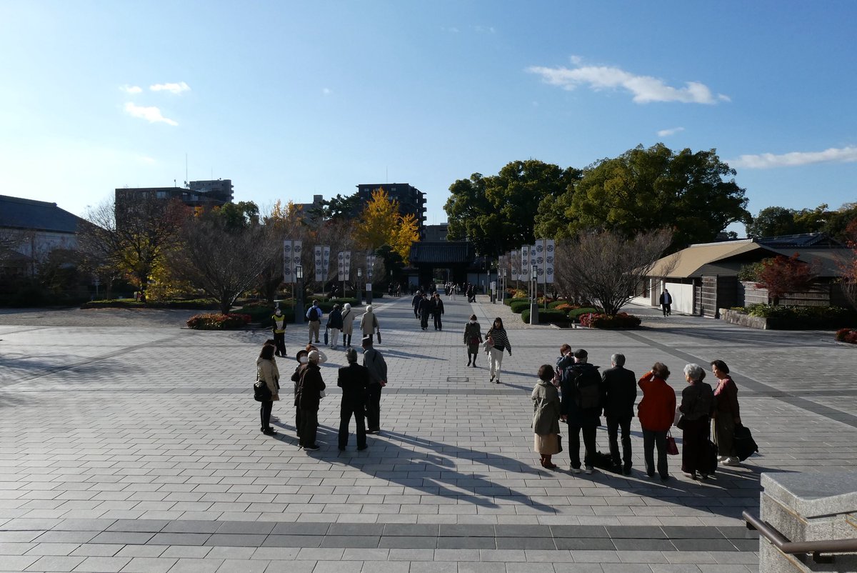 OzoneRunways's tweet image. 源氏物語絵巻展みてきました！待ち時間は150分😓

構図や人物描写の独特さに見入ってしまいました。エジプトの壁画のような様式美に近いのかな