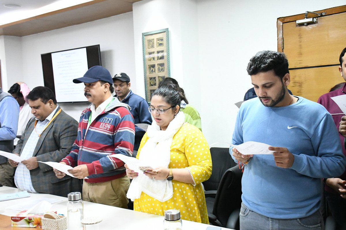 TexMinIndia's tweet image. Indian Constitution Day was celebrated today at the Ministry of Textiles with the Preamble reading led by Secretary (Textiles), with collective participation of all officials.

#ConstitutionDay #SamvidhanDiwas