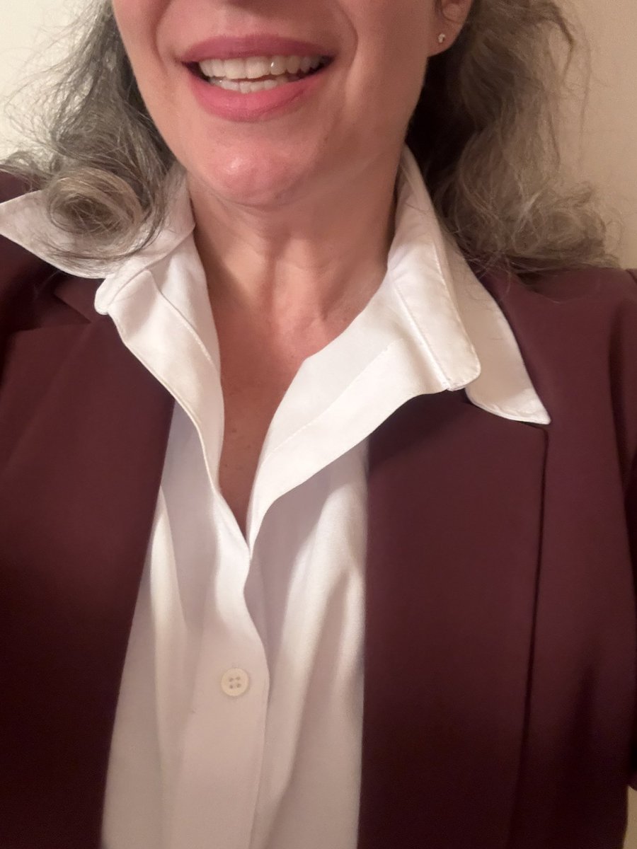 ArtoisLibra's tweet image. #workinglady #dressedforsuccess Schlicht zur Schicht - erwarte heute eine Stiefellieferung, bin schon neugierig!
Vormittags muss ich den Kollegen vertreten &amp;amp; dann kommt sich noch ein neuer Mittelaltherr bei mir vorstellen. 
Will früh Schluss machen und stemmen gehen, mal sehen!