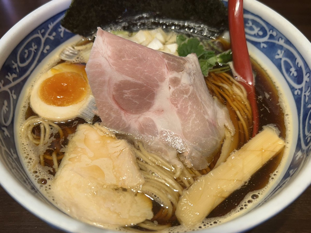 香りも味も上品🍜
旨味とコクが溢れてる♡
今日も美味しすぎる🥹🥹

寿製麺よしかわ西台駅前店 : 
板橋区蓮根3-8-14
#らーめん #ramen #百名店 #寿製麺よしかわ #tokyo