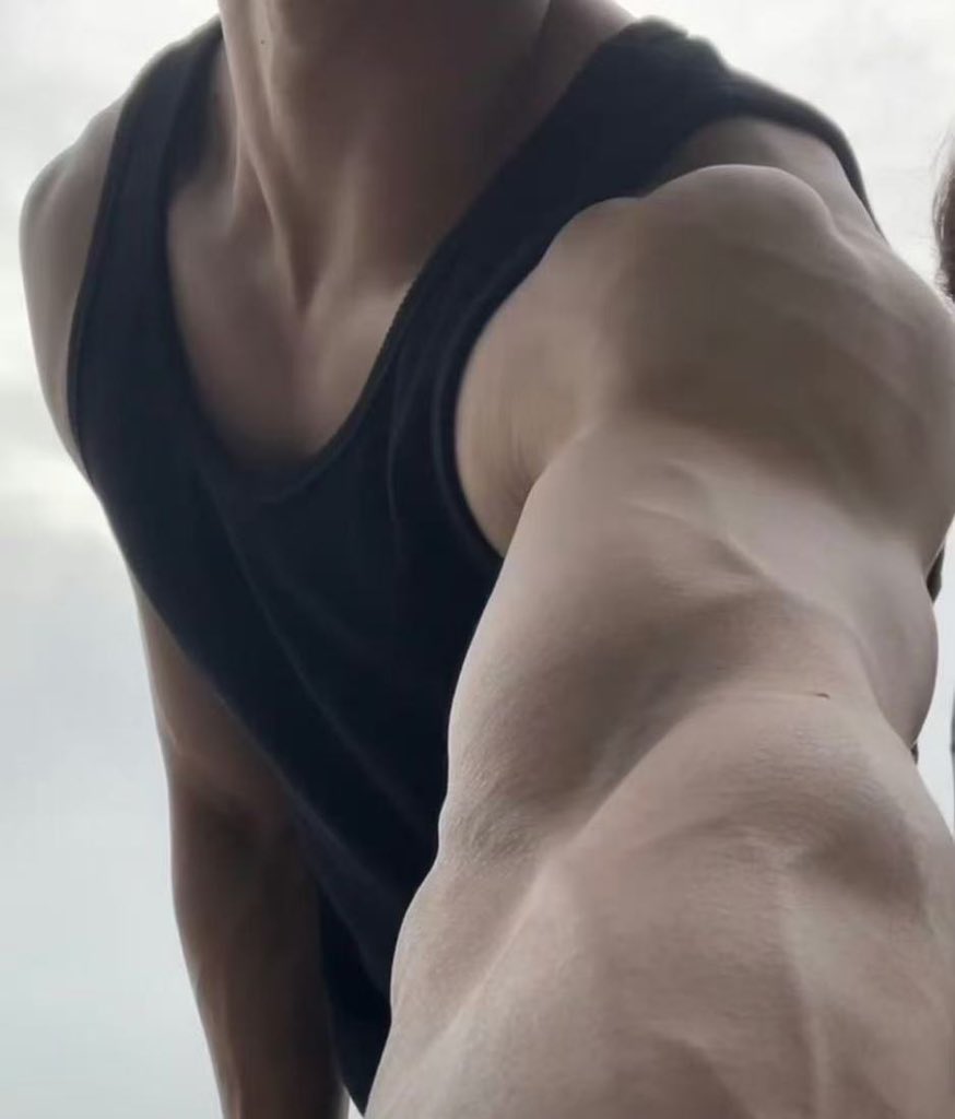 arolita123's tweet image. 深呼吸 头晕是正常的 #健身 #肌肉 #男妈妈 #男菩萨