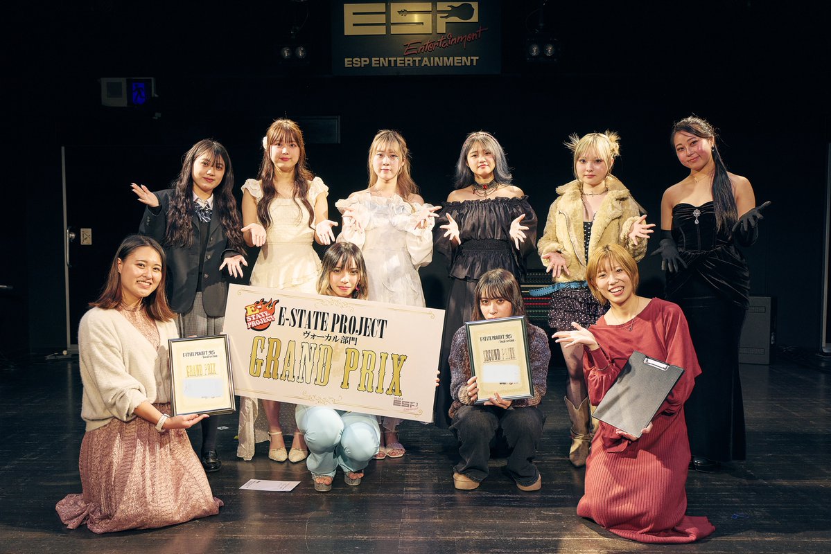 esp_osaka's tweet image. 大阪校最大級のプレゼンテーションイベント
E-STATE PROJECTが開催されました🎀🪄

ヴォーカル部門では講師バンドをバックに、約25名の業界関係者様の前でパフォーマンスを披露しました！
それぞれの個性が感じられるステージになりました💍₊˚✧