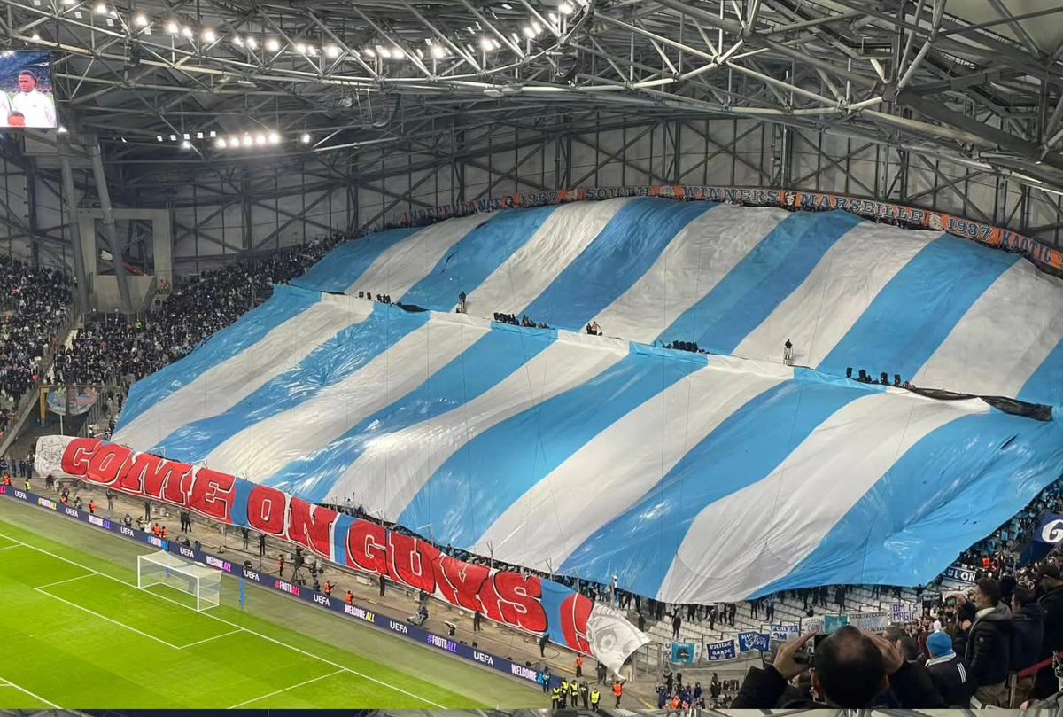 Parisien88off's tweet image. Nous tailler sur le tifo star wars pour nous faire le calbard d&apos;obelix ptdrrrrr