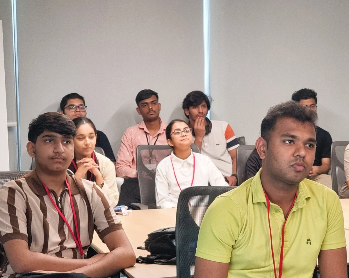 Gbs_Dubai's tweet image. Our Higher National students from Business, AI &amp;amp; IT, Healthcare and Construction Management visited the @3M Innovation Center at Dubai Internet City for a day of learning, technology and real-world industry exposure.

#GBSDubai #3MInnovationCenter #StudentExperience