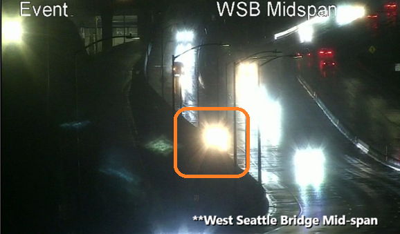 西雅图大桥：右车道故障，减速慢行！