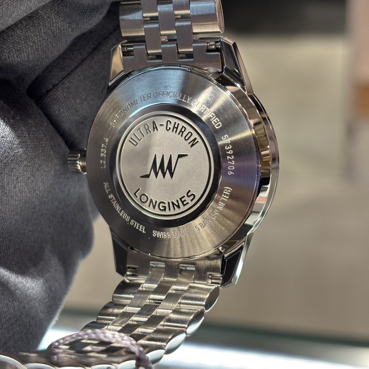 Threecbp's tweet image. 【LONGINES】
ULTRA-CHRON CLASSIC 37mm

36,000振動のハイビートウォッチ

磁場から影響を受けにくいシリコン製のヒゲゼンマイを備えた独自のキャリバーを搭載し、クロノメーター認定を取得！

伝統的なデザインと現代の技術が融合したエレガントなドレスウォッチです⌚️

是非、店頭でご覧ください☺️