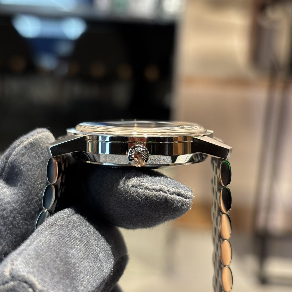 Threecbp's tweet image. 【LONGINES】
ULTRA-CHRON CLASSIC 37mm

36,000振動のハイビートウォッチ

磁場から影響を受けにくいシリコン製のヒゲゼンマイを備えた独自のキャリバーを搭載し、クロノメーター認定を取得！

伝統的なデザインと現代の技術が融合したエレガントなドレスウォッチです⌚️

是非、店頭でご覧ください☺️