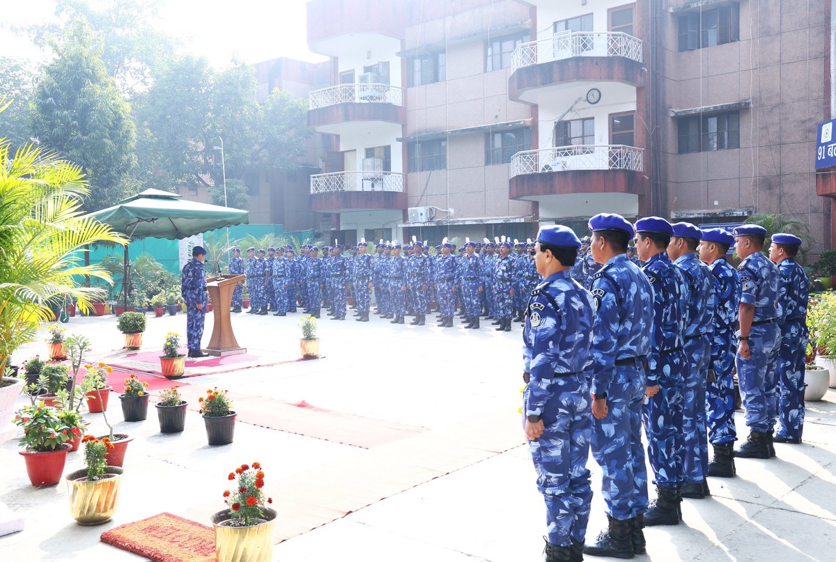 091bn's tweet image. संविधान दिवस के अवसर पर @91Bn #RAF #crpfindia के अधिकारियों एवं कार्मिकों ने भारत के संविधान की उद्देशिका का सामूहिक वाचन किया। समारोह के दौरान संवैधानिक मूल्यों को सुदृढ़ करने का संकल्प लिया गया। #ConstitutionDay #SamvidhanDiwas.
