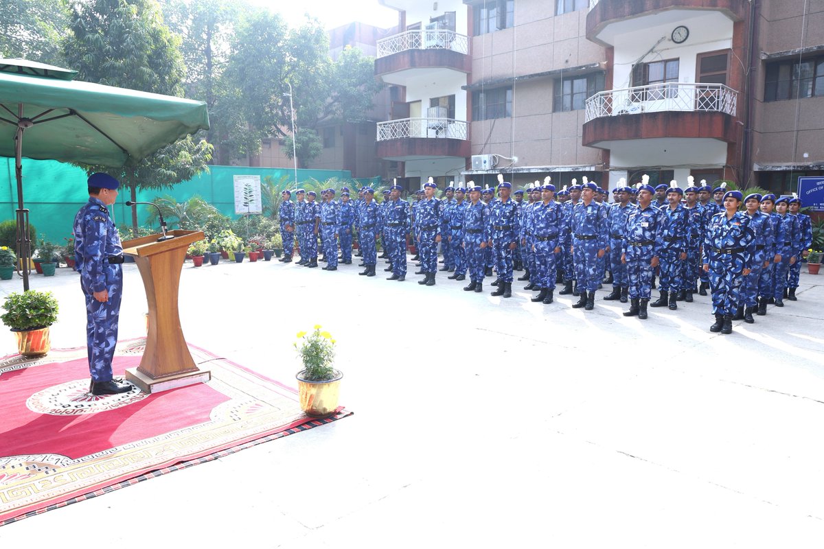 091bn's tweet image. संविधान दिवस के अवसर पर @91Bn #RAF #crpfindia के अधिकारियों एवं कार्मिकों ने भारत के संविधान की उद्देशिका का सामूहिक वाचन किया। समारोह के दौरान संवैधानिक मूल्यों को सुदृढ़ करने का संकल्प लिया गया। #ConstitutionDay #SamvidhanDiwas.