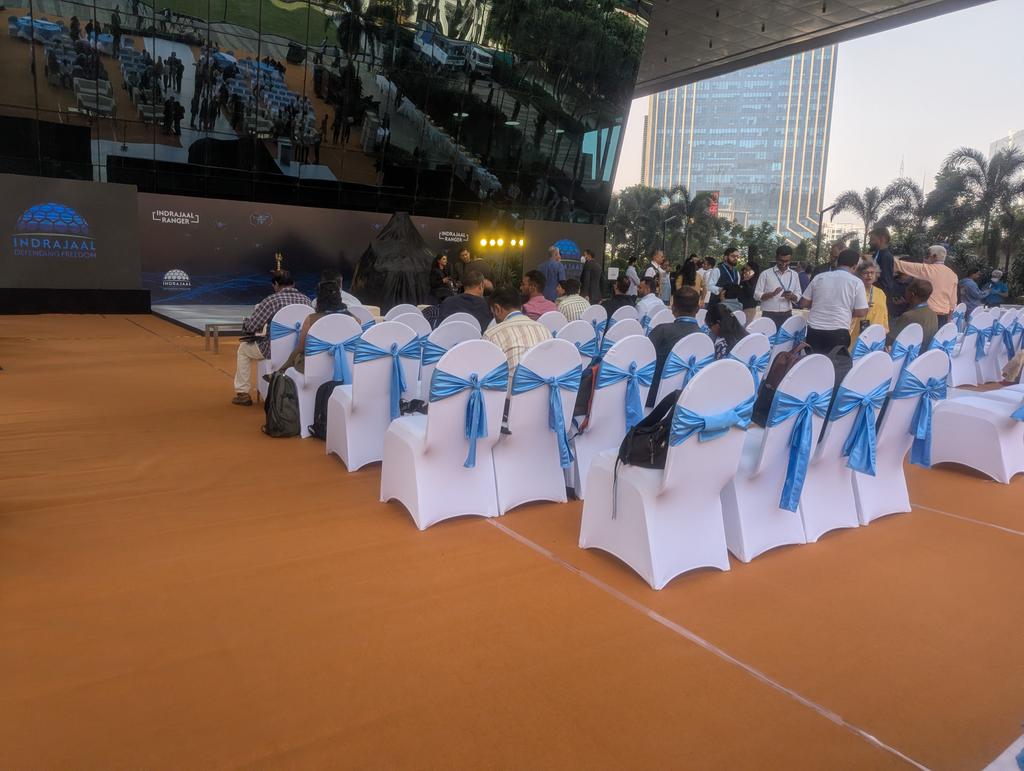 Defencematrix1's tweet image. 🔴 Live from Hyderabad: Defence Matrix covers the launch of @IndrajaalCUAS Ranger- World&apos;s first AI-powered anti-drone patrol vehicle.
More updates soon.