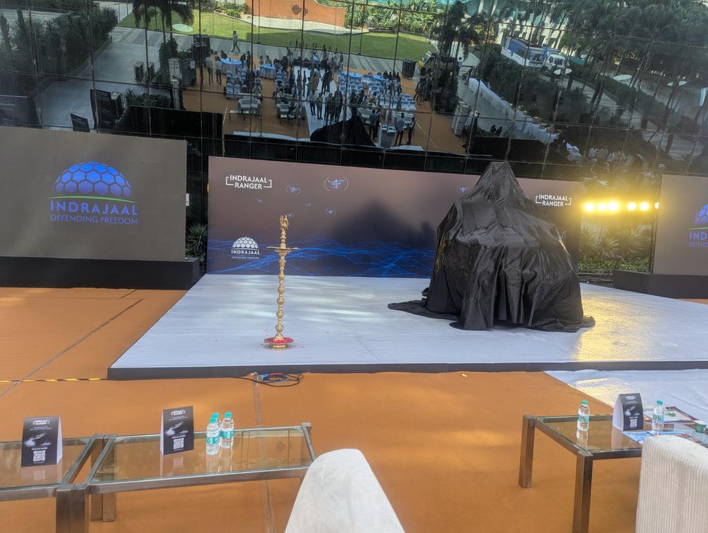 Defencematrix1's tweet image. 🔴 Live from Hyderabad: Defence Matrix covers the launch of @IndrajaalCUAS Ranger- World&apos;s first AI-powered anti-drone patrol vehicle.
More updates soon.