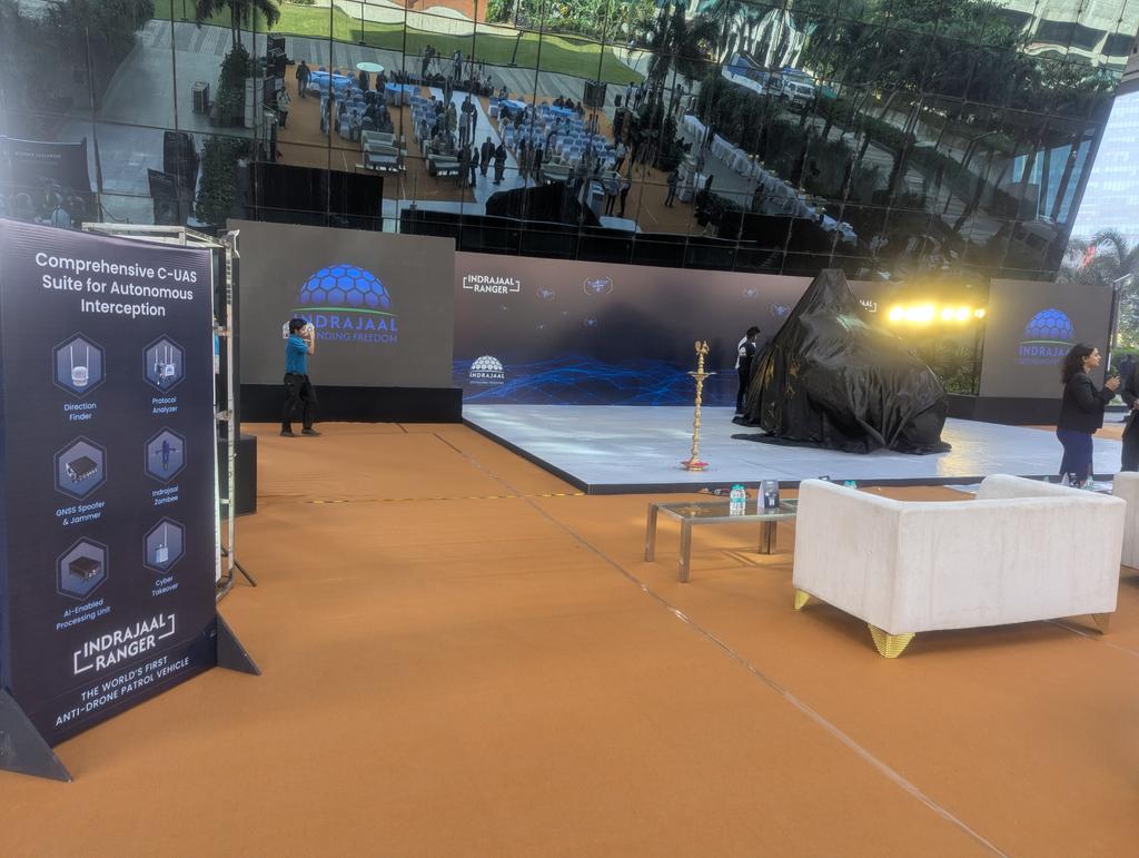 Defencematrix1's tweet image. 🔴 Live from Hyderabad: Defence Matrix covers the launch of @IndrajaalCUAS Ranger- World&apos;s first AI-powered anti-drone patrol vehicle.
More updates soon.