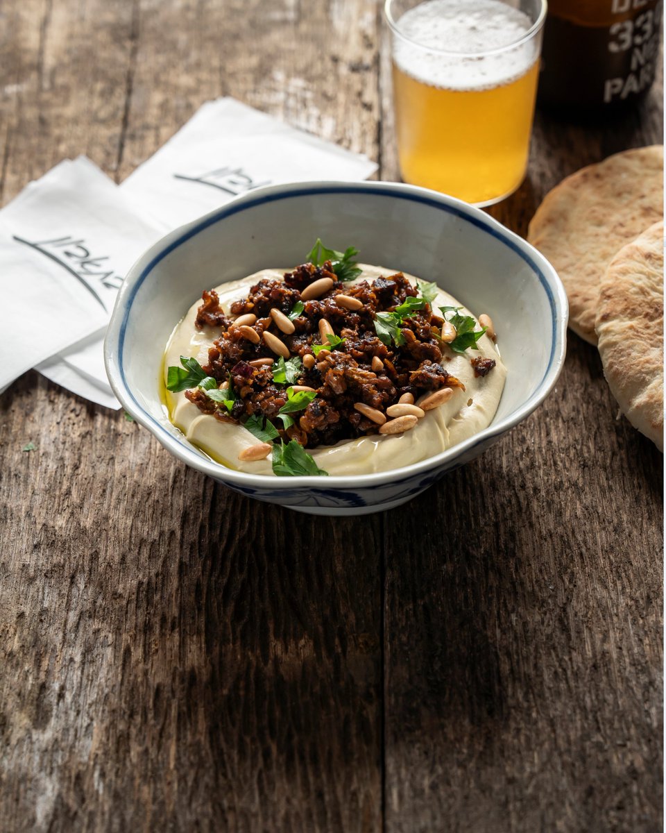 Voor Ode maakte ik mijn eigen auberginegehakt. Ik bereid er drie gerechten mee, allemaal extreem simpel en feestelijk.
Op het videokanaal FoodTube laat ik zien hoe snel je deze showstoppers op tafel zet. De eerste staat nu oline: youtube.com/watch?v=gB0Bww…