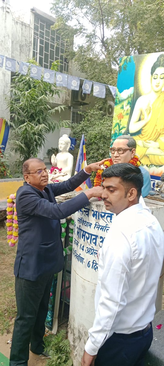 जय भीम जय मूलनिवासी सभी देशवासियों को भारतीय संविधान दिवस की हार्दिक मंगलकामनाएं।सविधान दिवस के अवसर पर मूलनिवासी संघ राजस्थान टीम का सांगानेर जयपुर में पंथ संचलन।
साहिल खान मेवाती 
मूलनिवासी संघ राजस्थान प्रदेश अध्यक्ष।