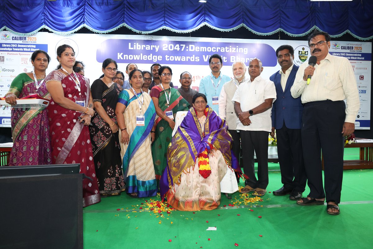 INFLIBNET's tweet image. We are delighted to share glimpses of Hon&apos;ble Director, @INFLIBNET  Centre Prof. Devika P Madalli&apos;s traditional felicitation at SVU, Tirupati. A wonderful recognition! ✨
#INFLIBNET #SVU #Tirupati #ProfDevikaPMadalli #Felicitation
