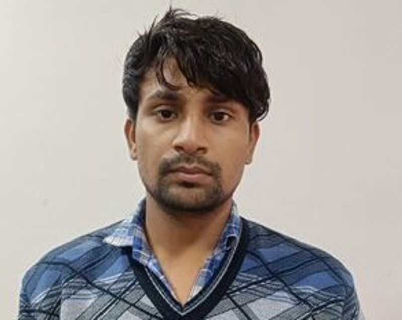 feedmileapp's tweet image. NIA arrests Faridabad resident for giving shelter and logistical aid to terrorist Umar un Nabi before Red Fort car blast.

#feedmile #NIA #RedFortBlast #DelhiAttack #NationalSecurity #Terrorism #UmarUnNabi #Faridabad