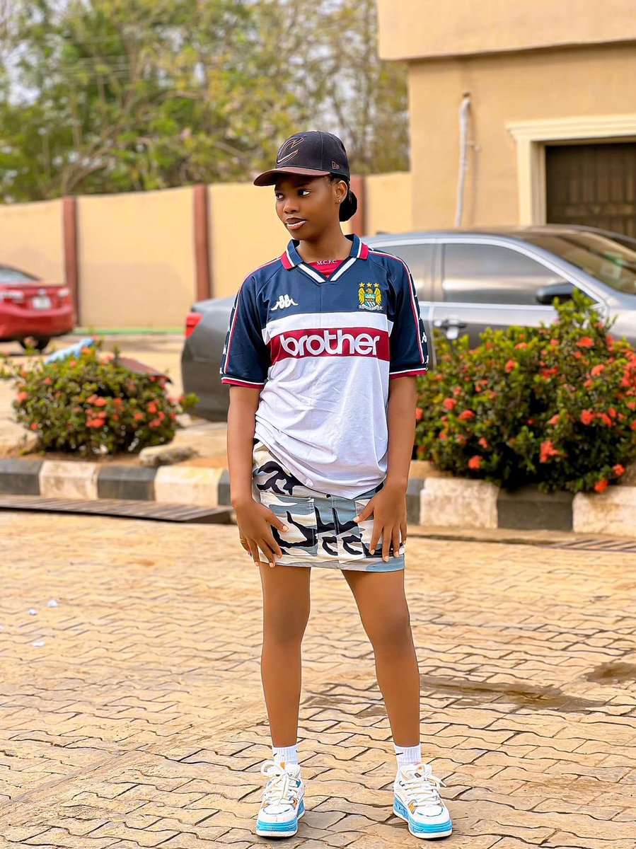 Reviews o’clock 
Buy your sport jerseys from me 
Football,basketball,hockey jerseys you name it.
#favoritevendor 
Chelsea 
Barcelona