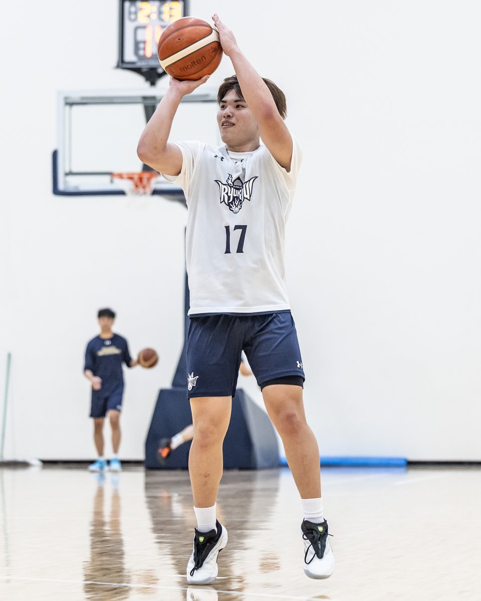 RyukyuKings's tweet image. トップチームはバイウィーク中も熱量高く練習に励み、12月の連戦や、激闘が予想される後半戦に向け、チームとして戦う準備を着々と進めています。
キングス公式Instagramでは、練習や試合の様子をお届けしています。
ぜひご覧ください！

▽キングス公式Instagram
instagram.com/ryukyugoldenki…
