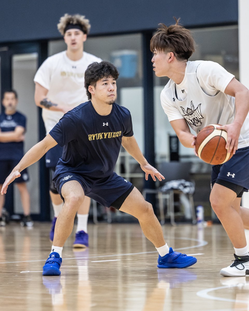 RyukyuKings's tweet image. トップチームはバイウィーク中も熱量高く練習に励み、12月の連戦や、激闘が予想される後半戦に向け、チームとして戦う準備を着々と進めています。
キングス公式Instagramでは、練習や試合の様子をお届けしています。
ぜひご覧ください！

▽キングス公式Instagram
instagram.com/ryukyugoldenki…