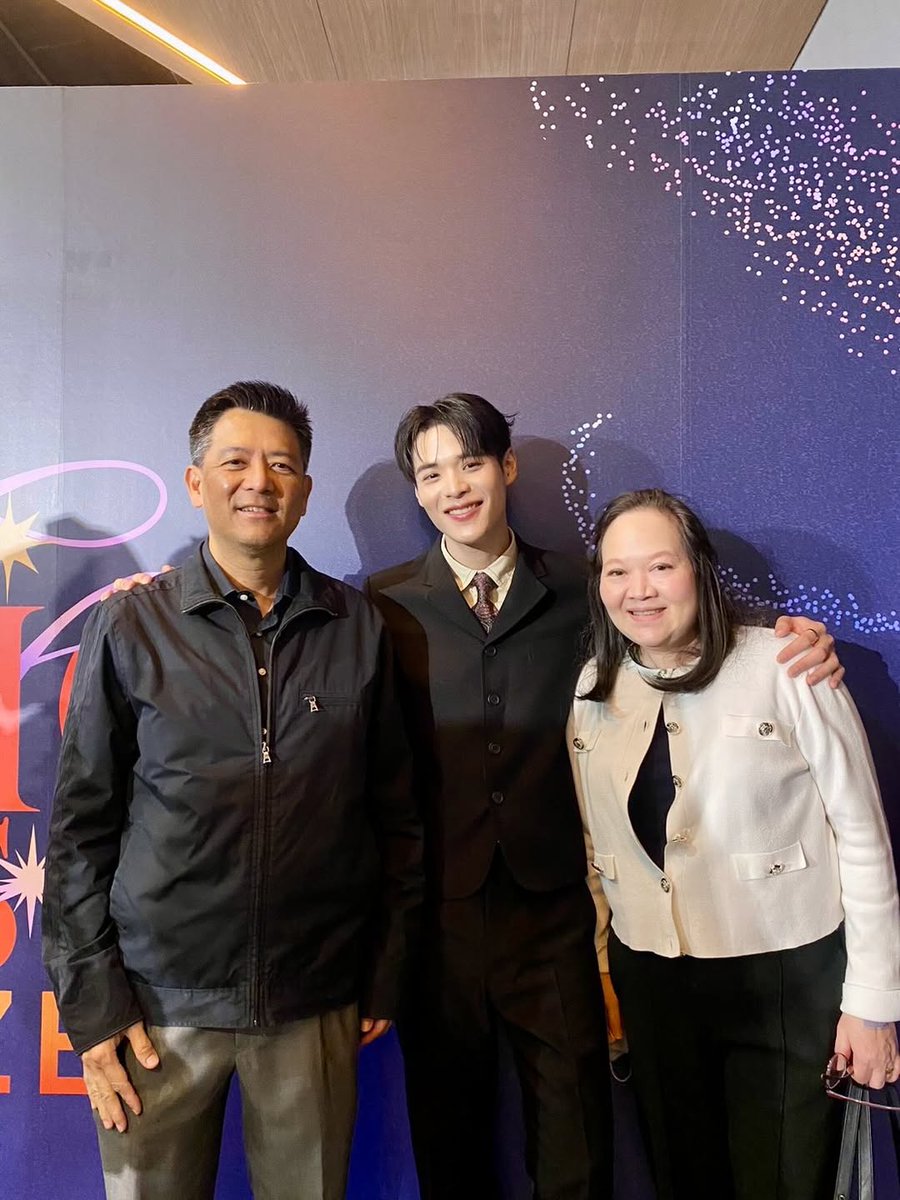 Ohmpoon_Support's tweet image. ❣ 2025.11.26 ❣
[🐶] ➻ IGs nottmit update

✏ หลังจากอบรมของบริษัทเสร็จ พ่อก็มาให้กำลังใจ Support งานของปูนมิตร GMM line up show เมี่อวานนี้ ขอบคุณกำลังใจจาก FC Poonmit ทุกๆท่านจากทุกๆที่ทั่วโลกครับ ♥️♥️

🔗; instagram.com/p/DRghzU9AQ4O/…

↳ #OhmThitiwat ↳ #poon_mit12
↳ #Ohmpoon