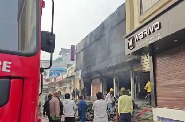 Kota (Rajasthan): A massive fire broke out at an electric vehicle showroom.  Four fire engines from the fire department rushed to the spot. Initial  reports suggest the blaze was caused by a
