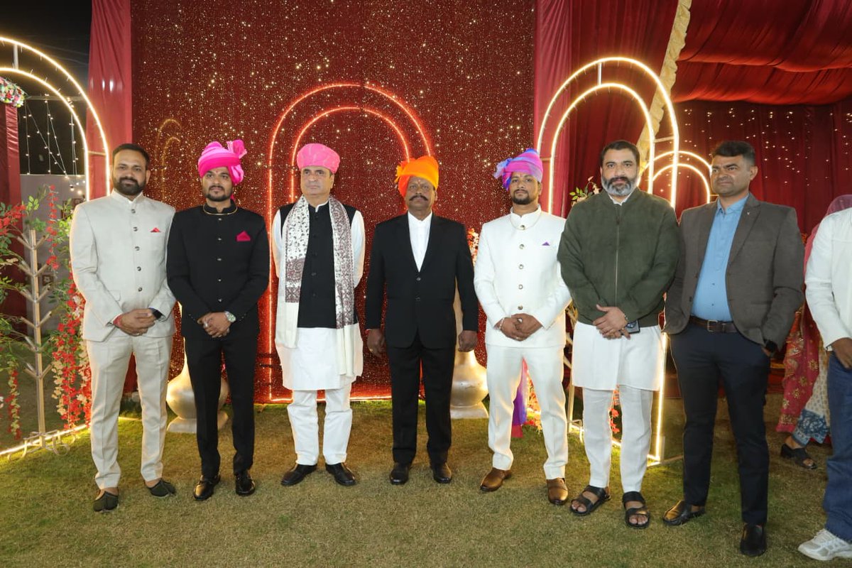 DharmendraR_INC's tweet image. विगत 23 नवंबर को वैशाली नगर, अजमेर स्थित ताज पैलेस में श्री राजेंद्र सिंह राठौड़ जी के पुत्र के वैवाहिक समारोह में शामिल होकर उन्हें शुभकामनाएं दी एवं नव दंपति को सुखद दाम्पत्य जीवन हेतु आशीर्वाद दिया।