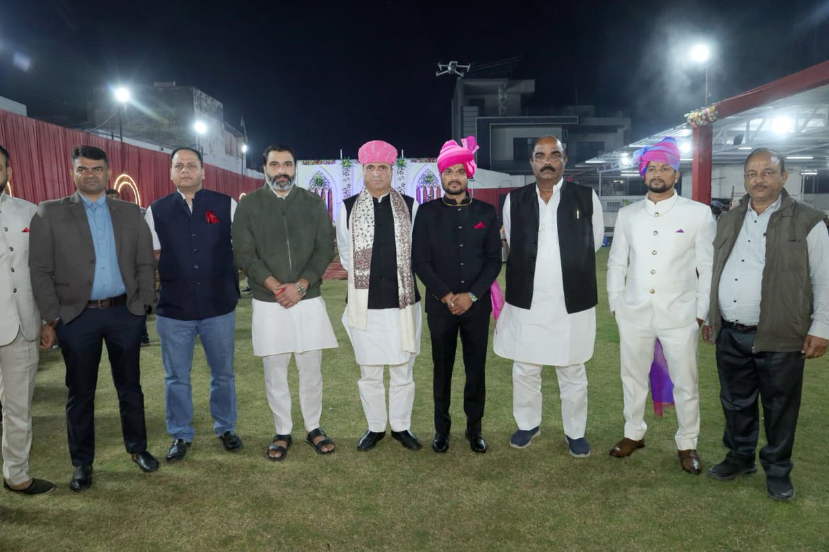 DharmendraR_INC's tweet image. विगत 23 नवंबर को वैशाली नगर, अजमेर स्थित ताज पैलेस में श्री राजेंद्र सिंह राठौड़ जी के पुत्र के वैवाहिक समारोह में शामिल होकर उन्हें शुभकामनाएं दी एवं नव दंपति को सुखद दाम्पत्य जीवन हेतु आशीर्वाद दिया।