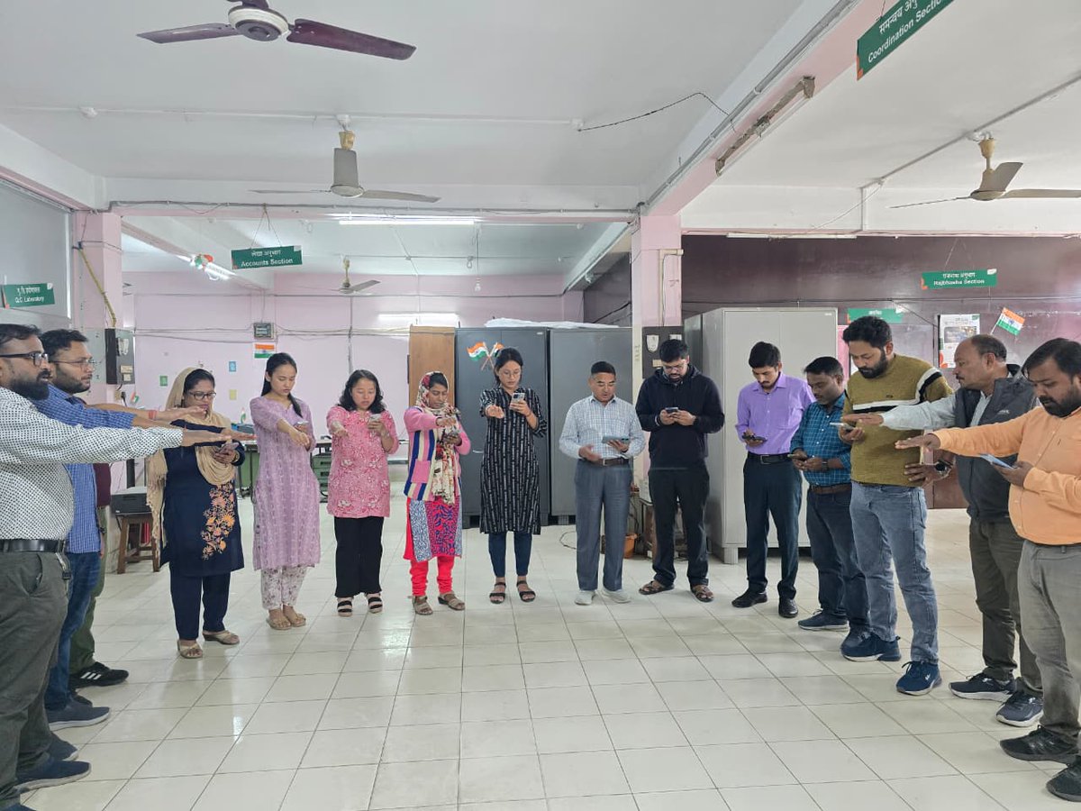 एफसीआई डीओ बोंगाईगांव के अधिकारियों और कर्मचारियों ने सामूहिक रूप से भारत के संविधान की #Preamble पढ़कर 26.11.2025 को संविधान दिवस गर्व से मनाया #SamvidhanDiwas #Constitution.
<a href="/fci_ne/">Food Corporation of India, Zonal Office(NE)</a> <a href="/AssamFci/">Food Corporation of India Assam</a>