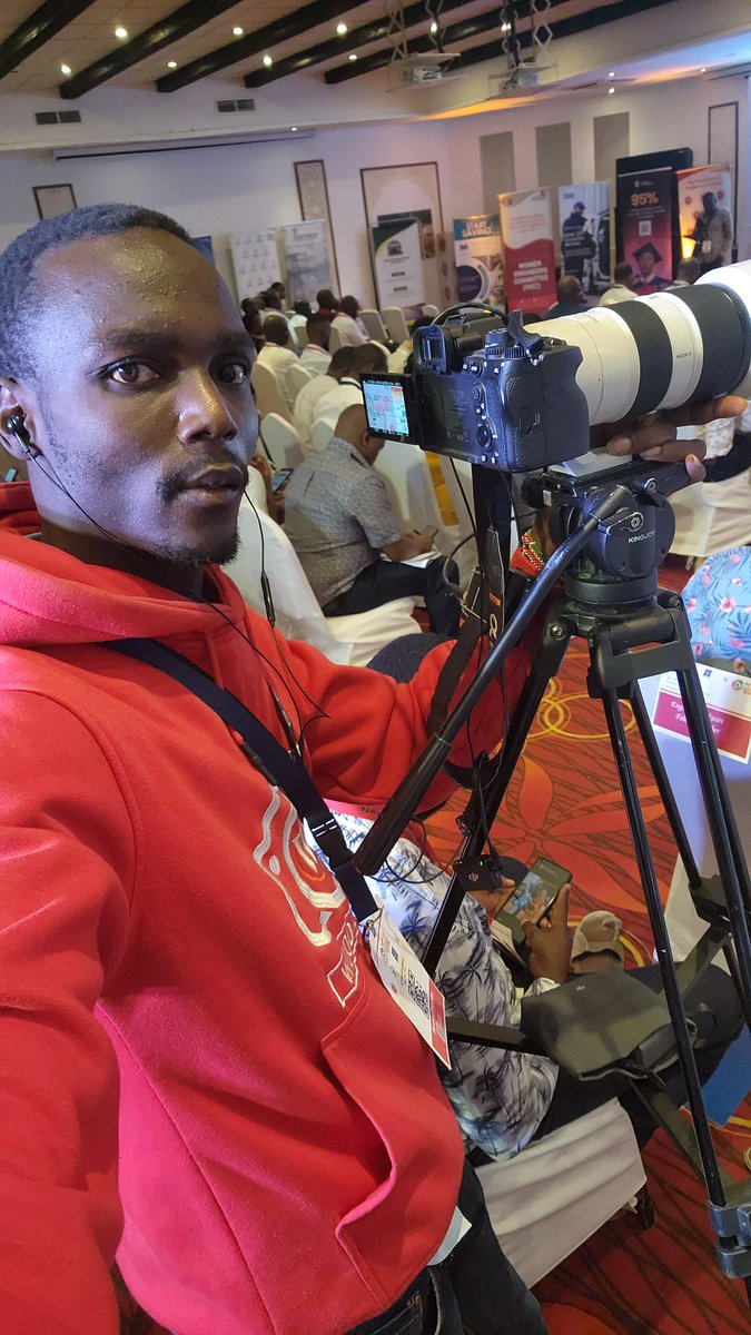 wuod254's tweet photo. When you are told to take a photo with the person next to you #32IEKConvention #MomentsThatMatter https://t.co/FIP2qWc0OB