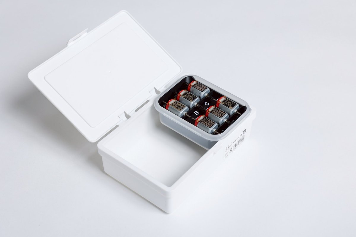 FIXL3249's tweet image. 【AIR ROCK9】2段式防湿モーターケース（9個収納）

12/2予約開始。湿度計付きの2段式防湿モーターケース。乾燥剤利用と通気構造で湿度を一定に保ち、大切なモーターをしっかり保護します。

商品詳細はWEBストアに掲載済み🤩

プレゼントキャンペーンは金曜日よりスタートします！

#FIXL #AIRROCK9