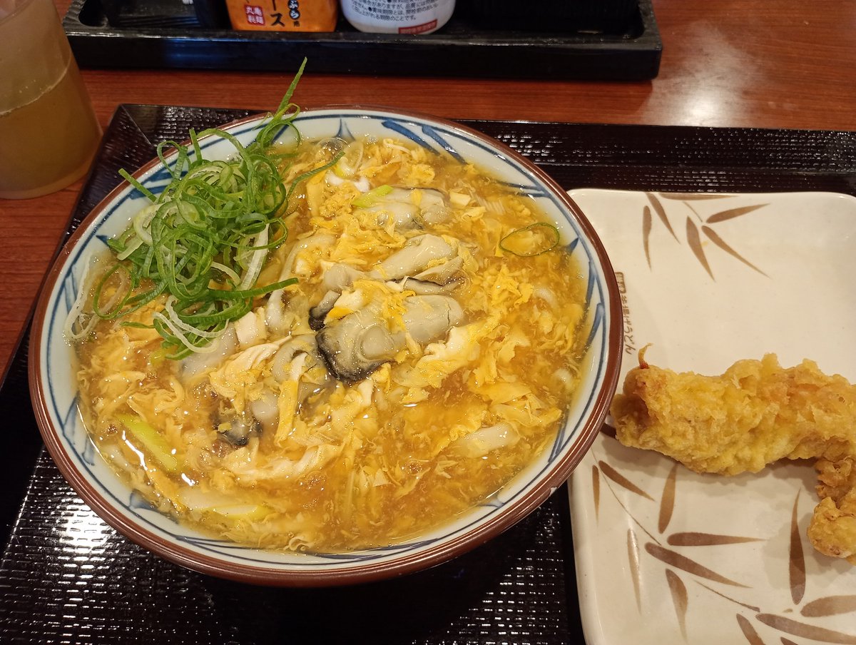 cs_tora's tweet image. お昼は丸亀製麺で
牡蠣たまあんかけうどん、かしわ天
うどん札5枚で100円引き
アプリクーポンで30円引き
あんかけうどんだけでも出汁？が美味い😋